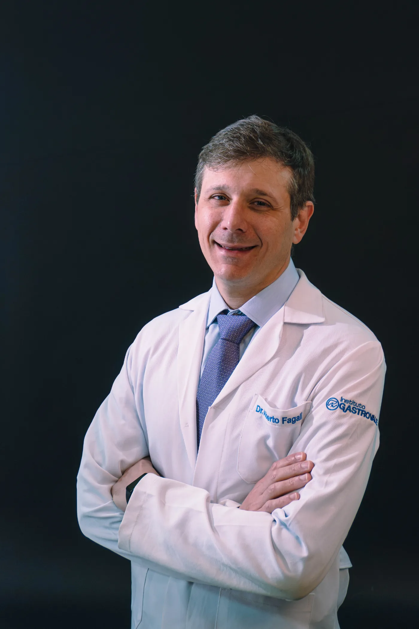 Dr. Alberto Fagali de jaleco